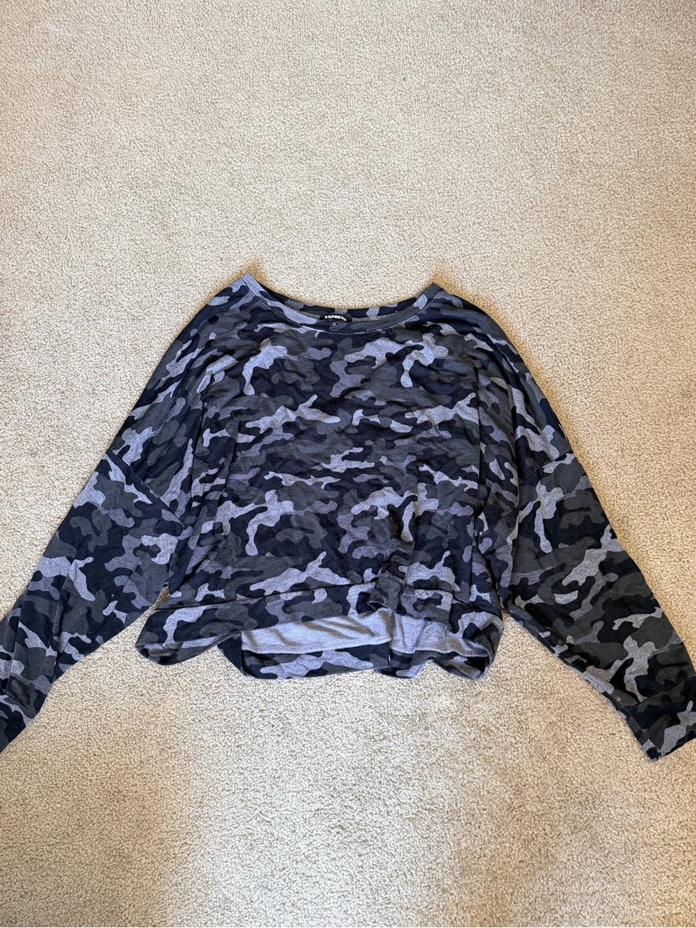 Express Camo Long-Sleeve Cropped Top